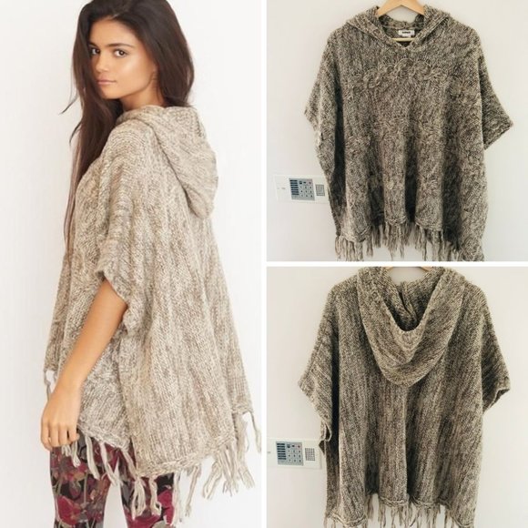 NWOT, Garage Hooded Knit Poncho Size S - Picture 1 of 17